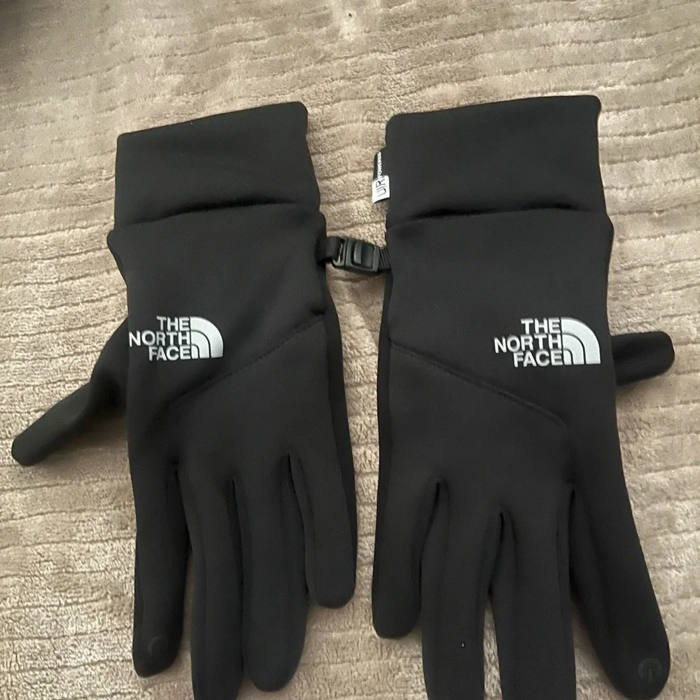 Black women’s northface gloves